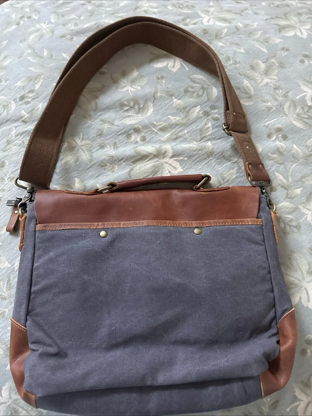 Wowbox brown messenger